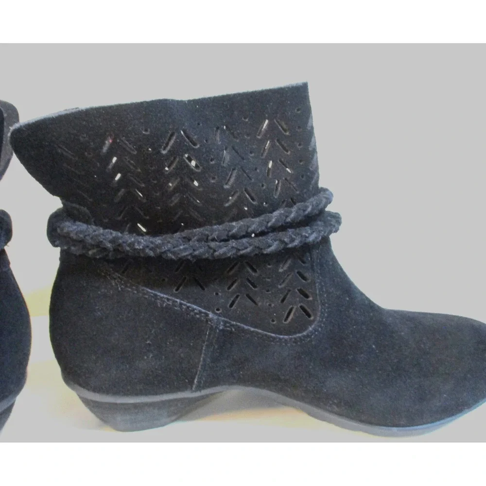 Abeo BIOsystem Black Suede Perforated Ankle Boots Braided Tassel Low Heel 6